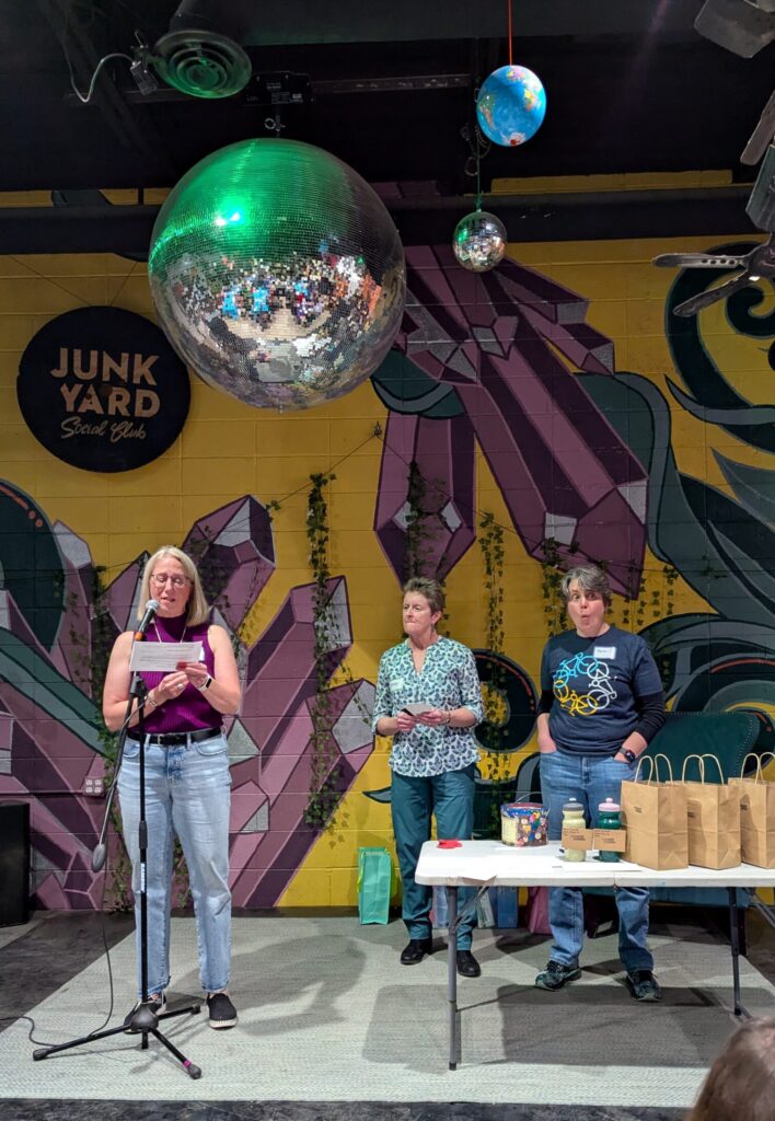 Venus sister announcing prize winners